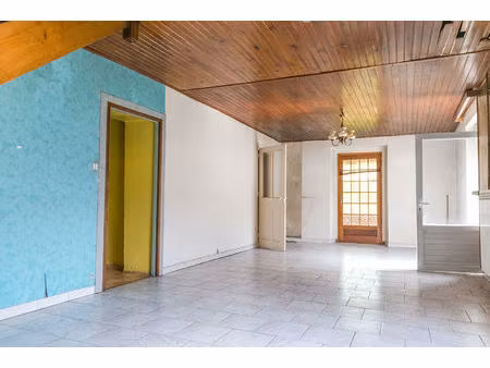 maison à rénover avec beau potentiel sur terrain de plus de 8 ares