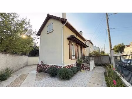 à vendre maison 2 chambres à 7 minutes à pied du rer a de neuilly plaisance !!!!