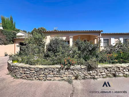 exclusivité à saint cyr sur mer : charmante maison 4 pièces avec grand jardin