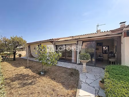 villa saint esteve 5 pièces 108 m2 villa 4 faces plain pied avec garage.