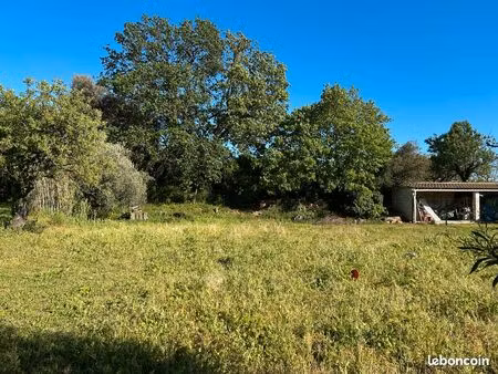terrain de 584 m² à vinassan
