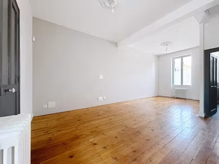 location maison 5 pièces 110.11 m² à la rochelle (17000)  1 600 €