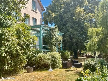 belle maison vue dominante sur le lac de neris