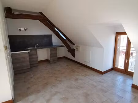 studio centre ville contres