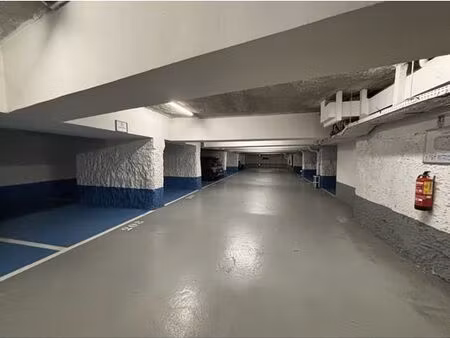 parking/box 625 m² paris 08