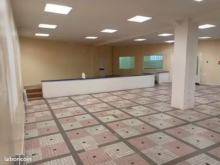 local commercial 300 m² pantin
