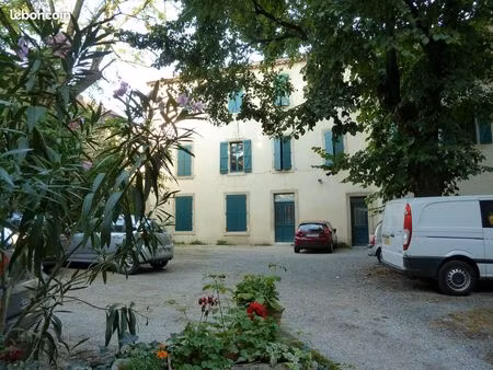 studio meublé avec place parking
