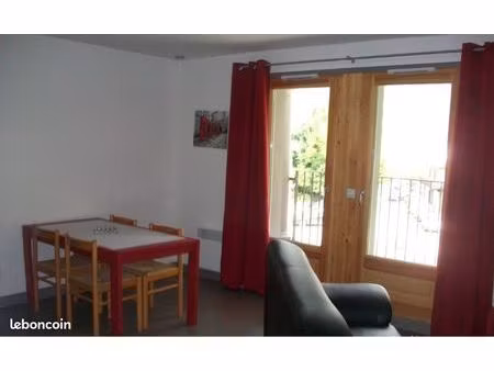 a loué appartement meublé