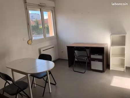 location studio meublé proximité cézeaux - chu
