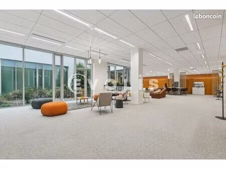 bureaux 743 m²