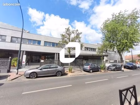 bureau 1 782 m²