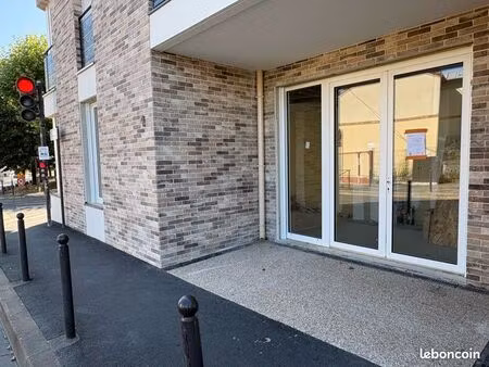local commercial de 80 m² à louer
