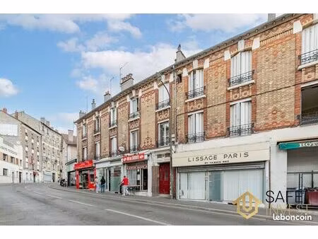 immeuble 13 pièces 373 m²