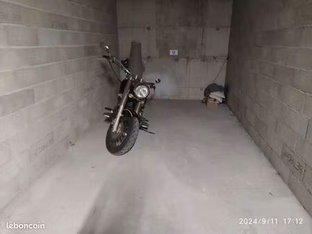 garage en tbe avec vidéosurveillance dans belle résidence bastia montesoro