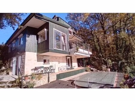 maison d'architecte en pierre et en bois avec superbe vue