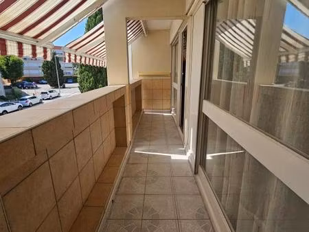 spacieux t4 de 95 m² avec ascenseur  parking privé et cave