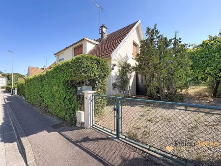 maison à bar sur aube avec jardin dans un environnement calme