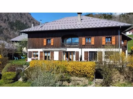 grande ferme sur le coteaux sud de taninges