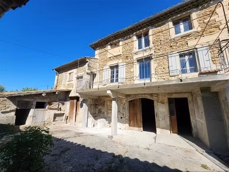 maison de village cour  dépendances et greniers aménageables