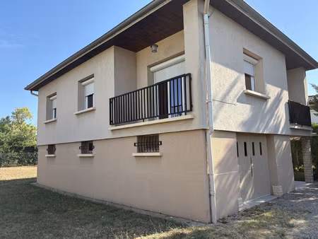 maison sur 2 niveaux - 74m2 habitables environ - 3 chambres