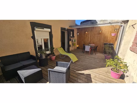 rare maison de village avec cour terrasse   dépendances et s
