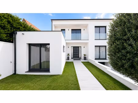 maison 8 pièces - 240 m²