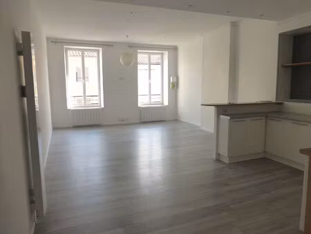issoire / appartement en triplex de 4 pièces avec 3 chambres en plein centre-ville !