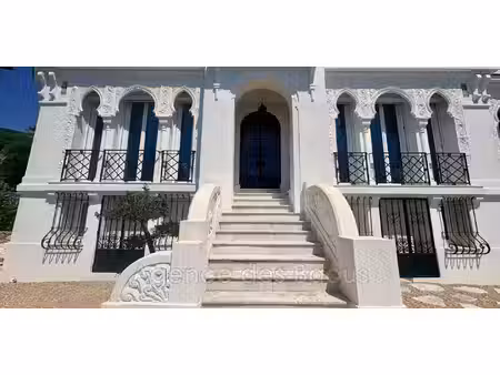 villa avec piscine et terrasse gattières (06)