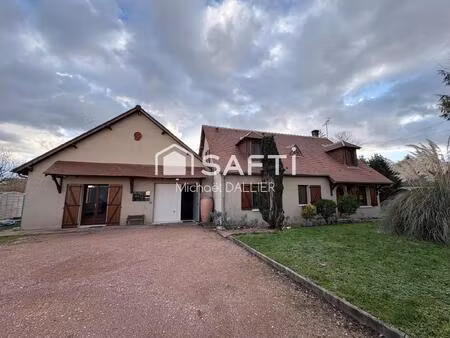 maison t8 de 212m2 avec 5 chambres et garage.