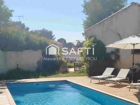 villa indépendante en fond d'impasse à 15 mn à pied des plages et du port du brusc.
