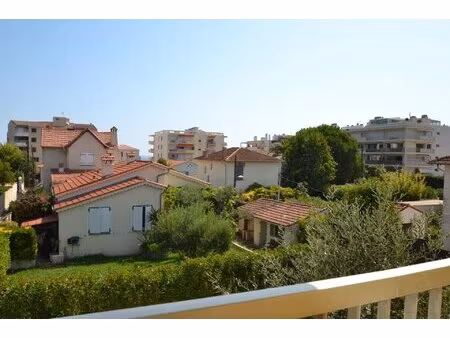 antibes salis - rare  grand 2 pièces  à pied de la plage  à renover