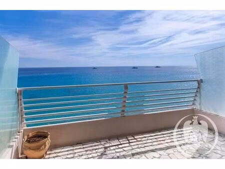 appartement 3 pièces à rénover en front de mer avec terrasse et parking en sus