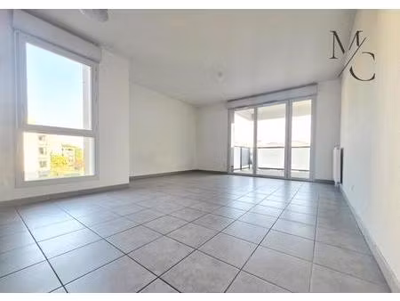 appartement t3 traversant avec terrasse plein sud et parking