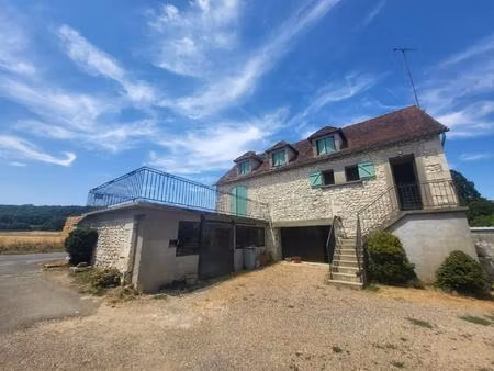maison familial  3 chambres  5330m2 de terrain avec dependance de 90m2 habitable.