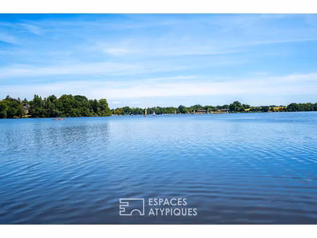 maison familiale et sa piscine couverte face à l'erdre à la chapelle-sur-erdre