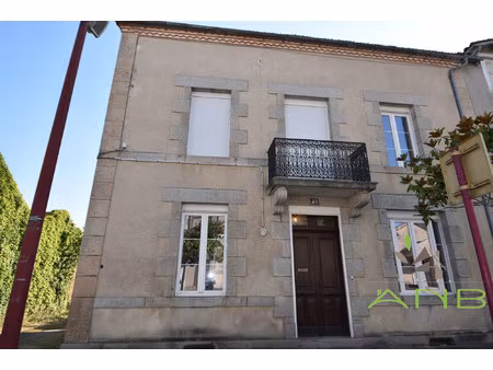 ensemble de maisons avec grange