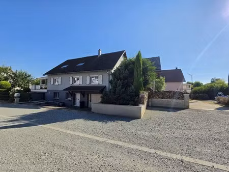 grande maison située en impasse