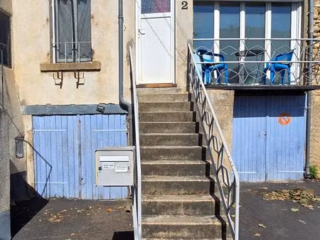 maison de bourg avec balcon et dépendances