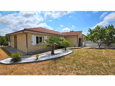 cournon-d'auvergne / villa de 2006 - plain-pied - terrasse  jacuzzi et panneaux solaires !