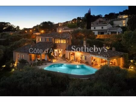 biot propriété 325 m² avec vue panoramique et piscine au coeur du