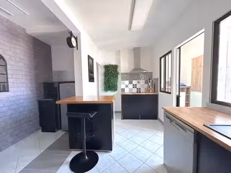 maison rénovée 2 chambres + grenier aménageable à fleuré