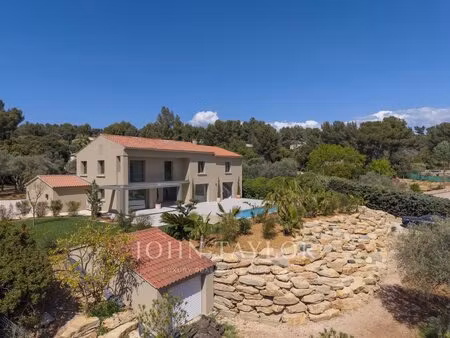 la cadière-d’azur – bastide rénovée de 250 m² avec piscine et vue campagne