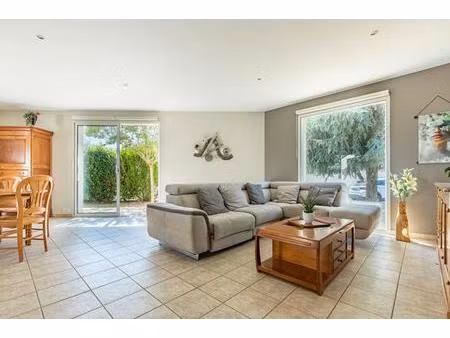 maison mouzillon 6 p . 4 chs . bureau . 177.85 m² . double garages . t 1153 m² . sous-sol