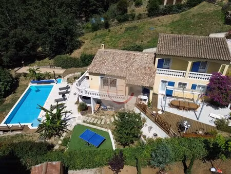 vaste villa avec appartement independant