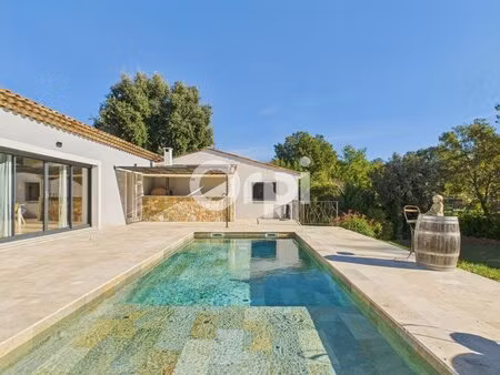 villa plain-pied - prestations haut de gamme - double garages spacieux - pool-house avec..