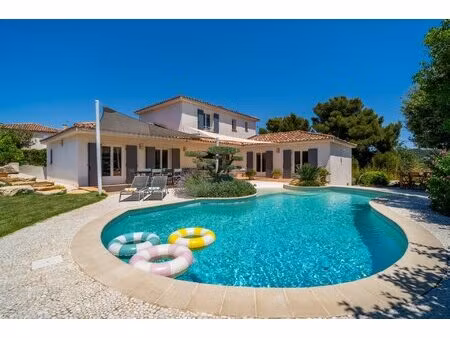 villa contemporaine de 7 chambres avec piscine – à seulement 900 mètres du port du brusc