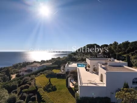 villa contemporaine avec vue mer panoramique à vendre à sainte-m