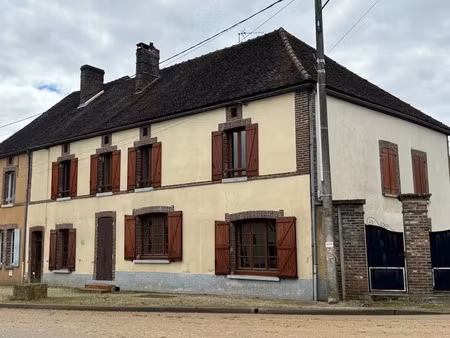 vente maison 9 pièces 265 m² à arces-dilo (89320)  158 500 €