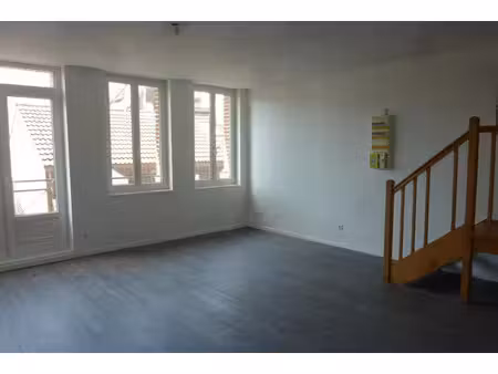 location appartement 2 pièces 61 m² à cambrai (59400)