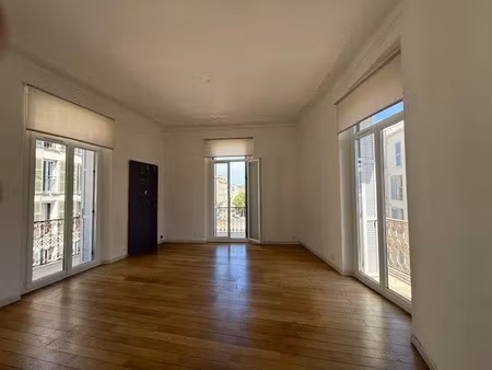 location appartement 5 pièces 121 m² à hyères (83400)